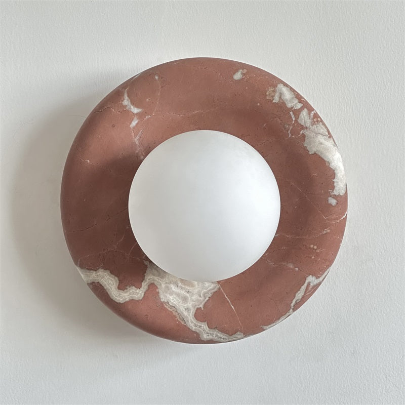 Applique murale en marbre Avi – Globe en verre sur platine de pierre arrondie