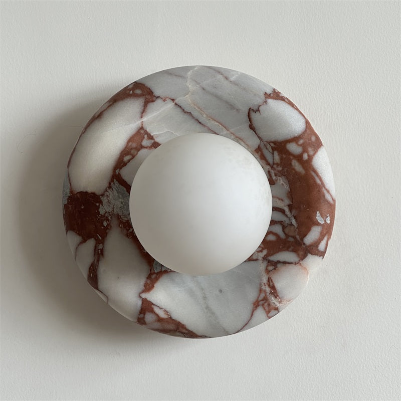 Applique murale en marbre Avi – Globe en verre sur platine de pierre arrondie