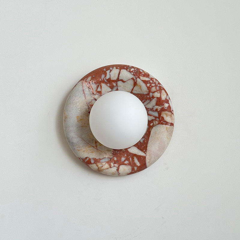 Applique murale en marbre Avi – Globe en verre sur platine de pierre arrondie