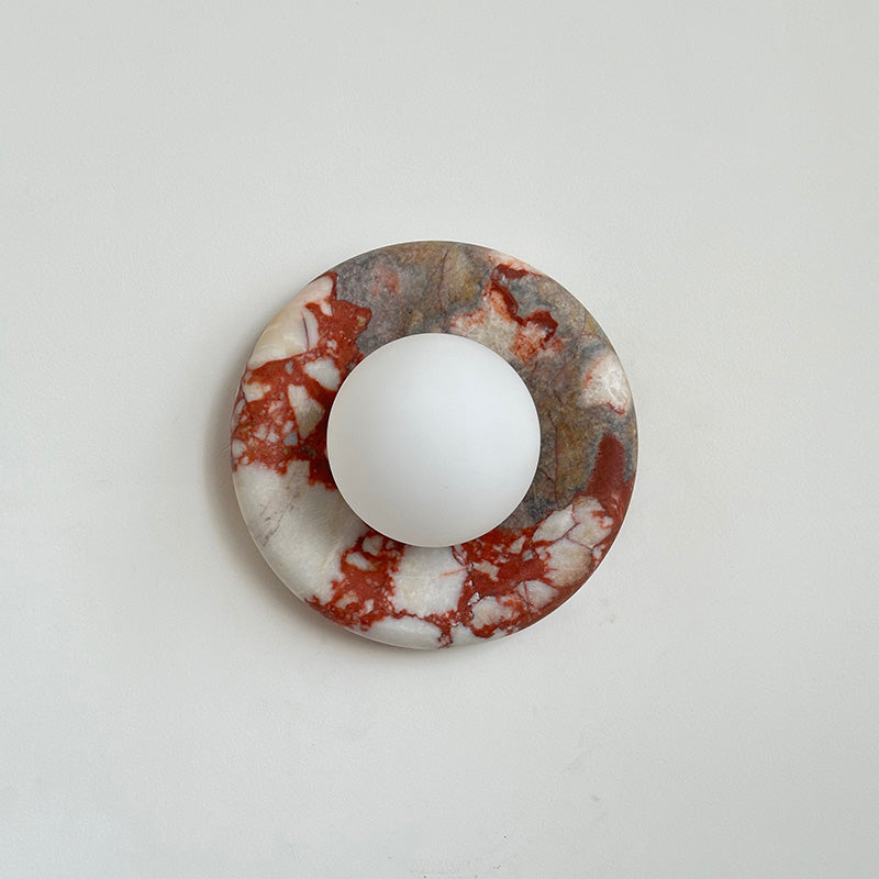 Applique murale en marbre Avi – Globe en verre sur platine de pierre arrondie