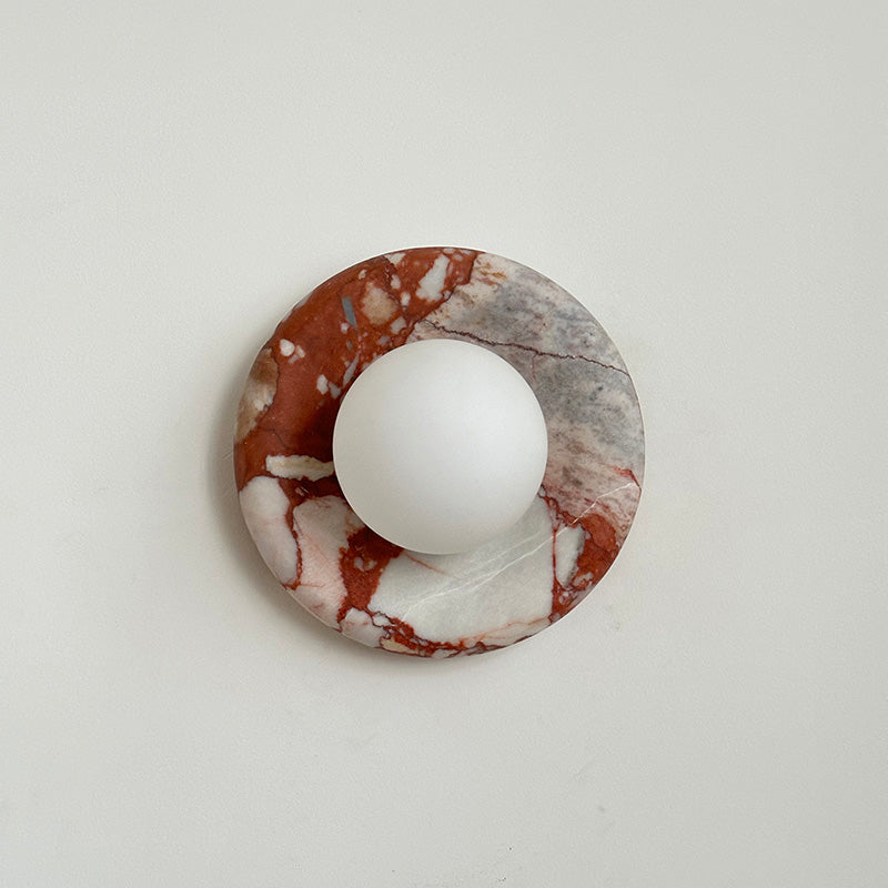 Applique murale en marbre Avi – Globe en verre sur platine de pierre arrondie