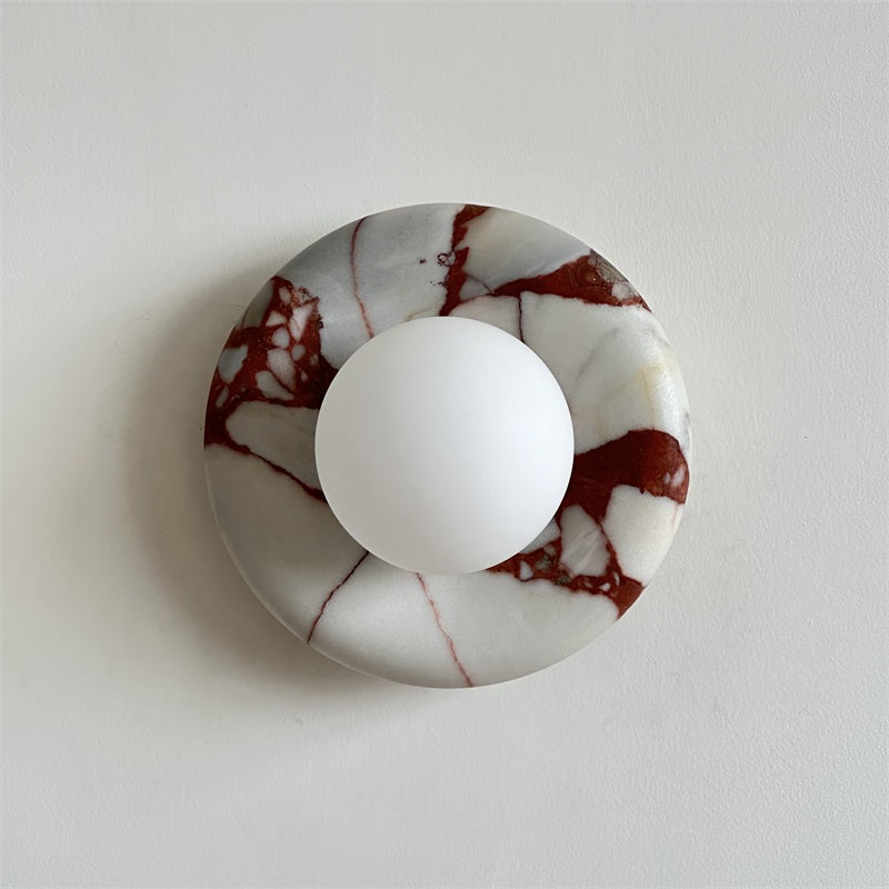 Applique murale en marbre Avi – Globe en verre sur platine de pierre arrondie