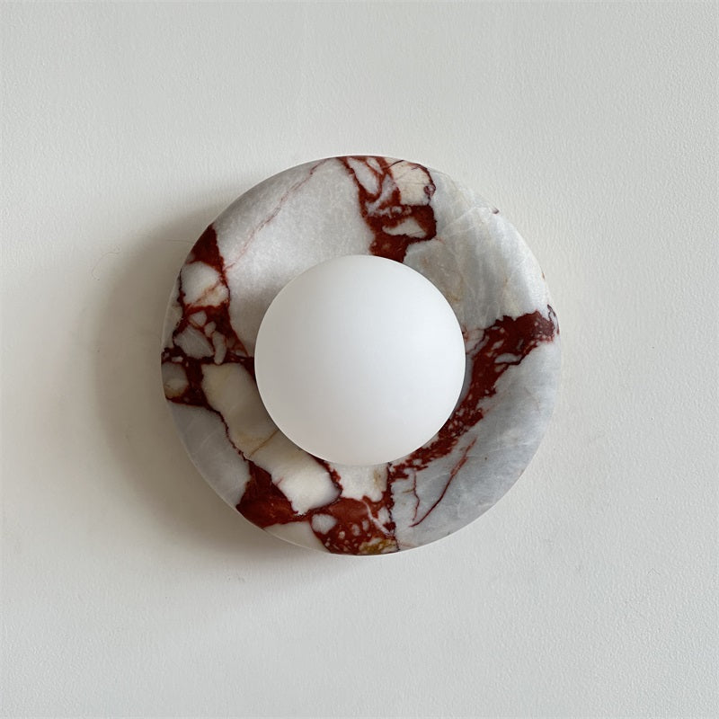 Applique murale en marbre Avi – Globe en verre sur platine de pierre arrondie