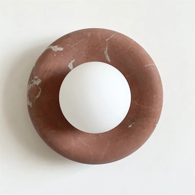 Applique murale en marbre Avi – Globe en verre sur platine de pierre arrondie