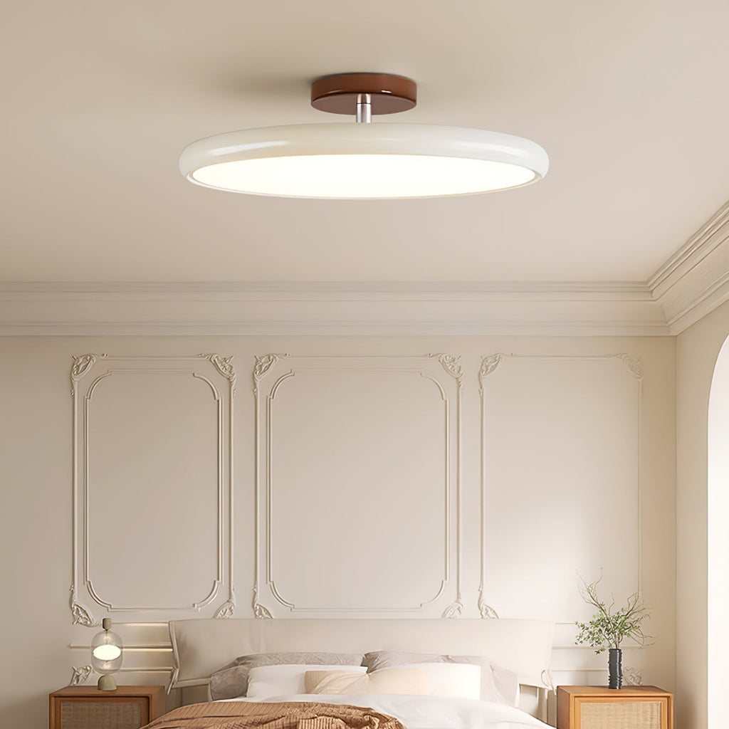 Plafonnier orientable coloré Fyne – Métal et acrylique, tête réglable beige ou verte