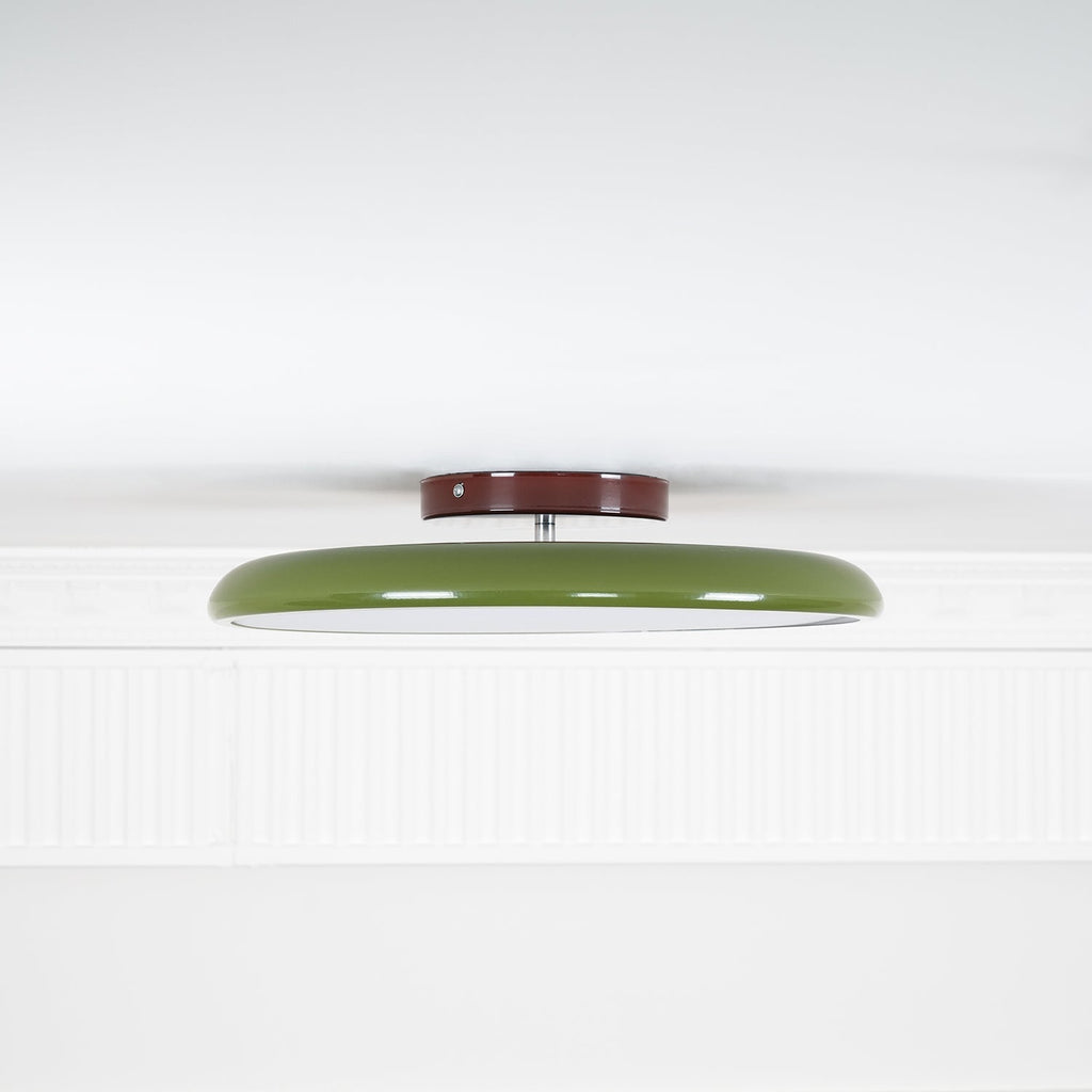 Plafonnier orientable coloré Fyne – Métal et acrylique, tête réglable beige ou verte