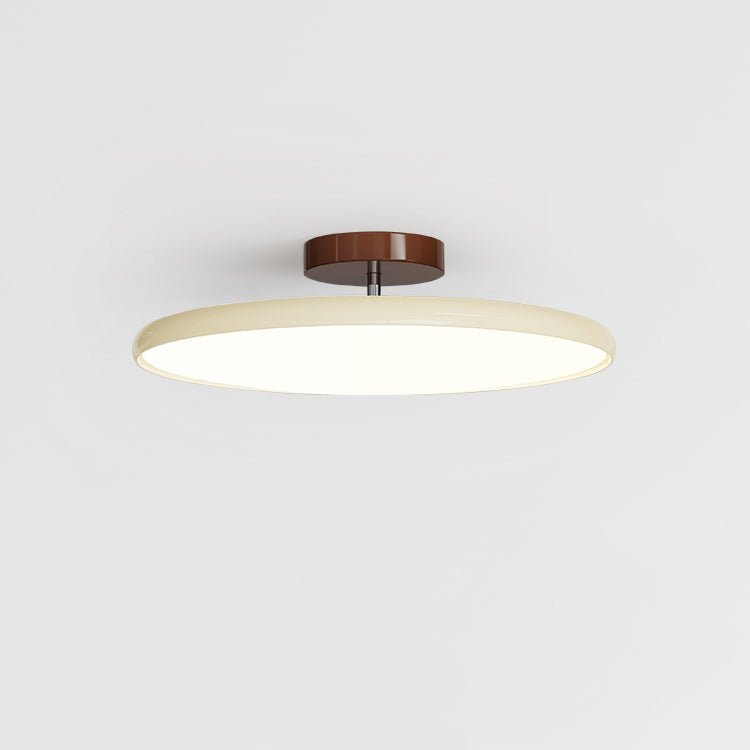 Plafonnier orientable coloré Fyne – Métal et acrylique, tête réglable beige ou verte