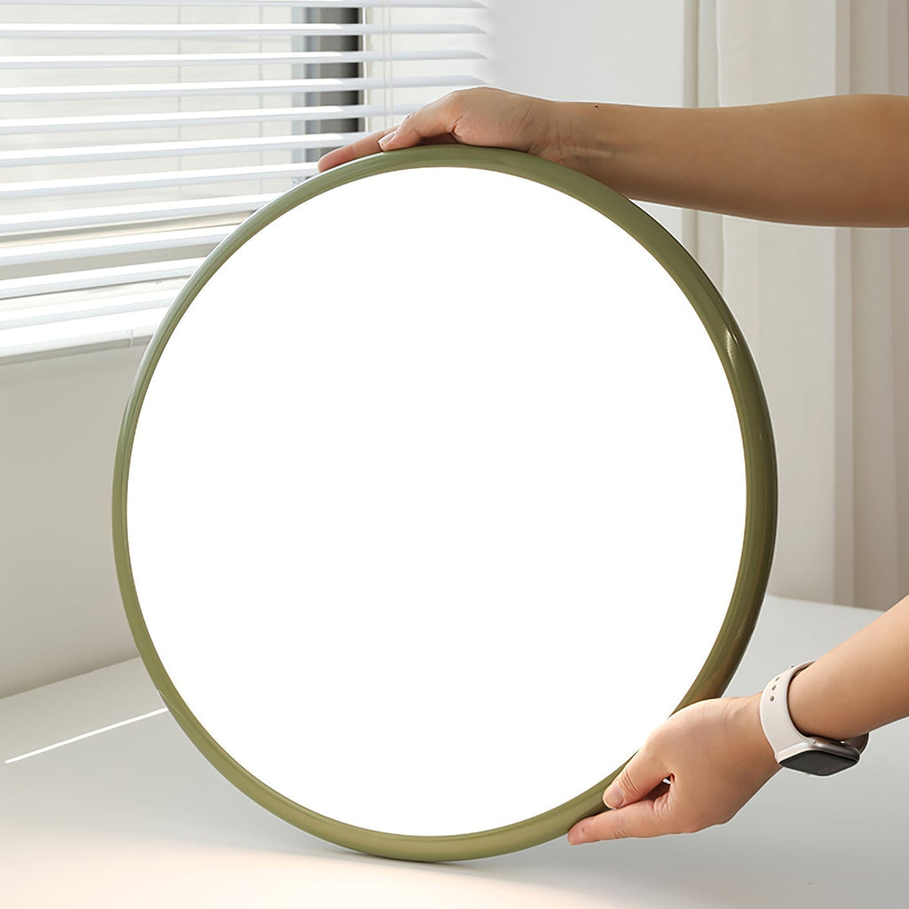 Plafonnier orientable coloré Fyne – Métal et acrylique, tête réglable beige ou verte