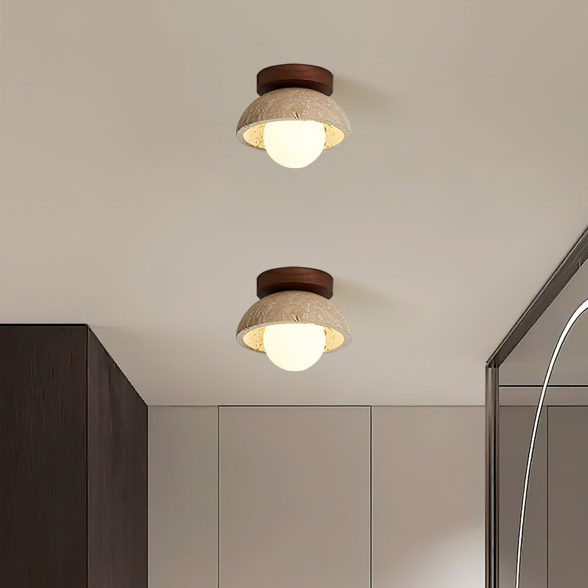 Plafonnier en travertin Mysa – Globe en verre et bois, luminaire minimaliste en pierre