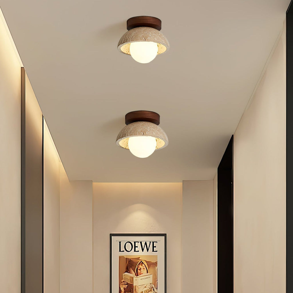 Plafonnier en travertin Mysa – Globe en verre et bois, luminaire minimaliste en pierre