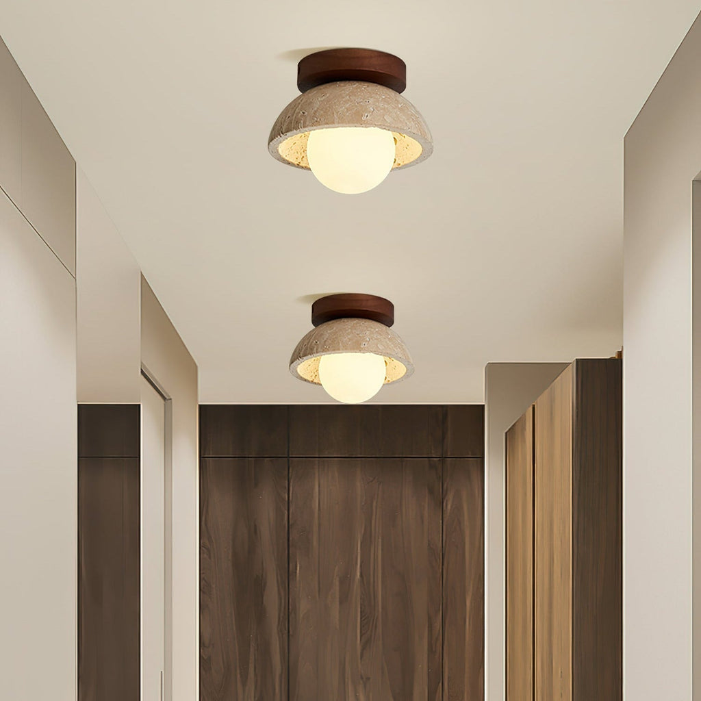 Plafonnier en travertin Mysa – Globe en verre et bois, luminaire minimaliste en pierre