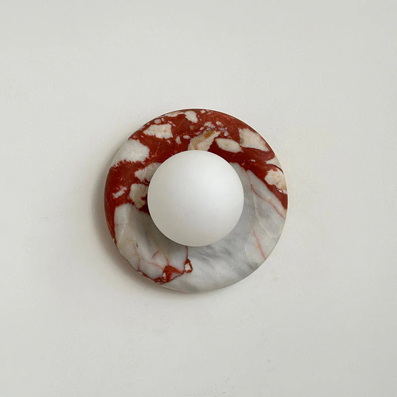 Applique murale en marbre Avi – Globe en verre sur platine de pierre arrondie