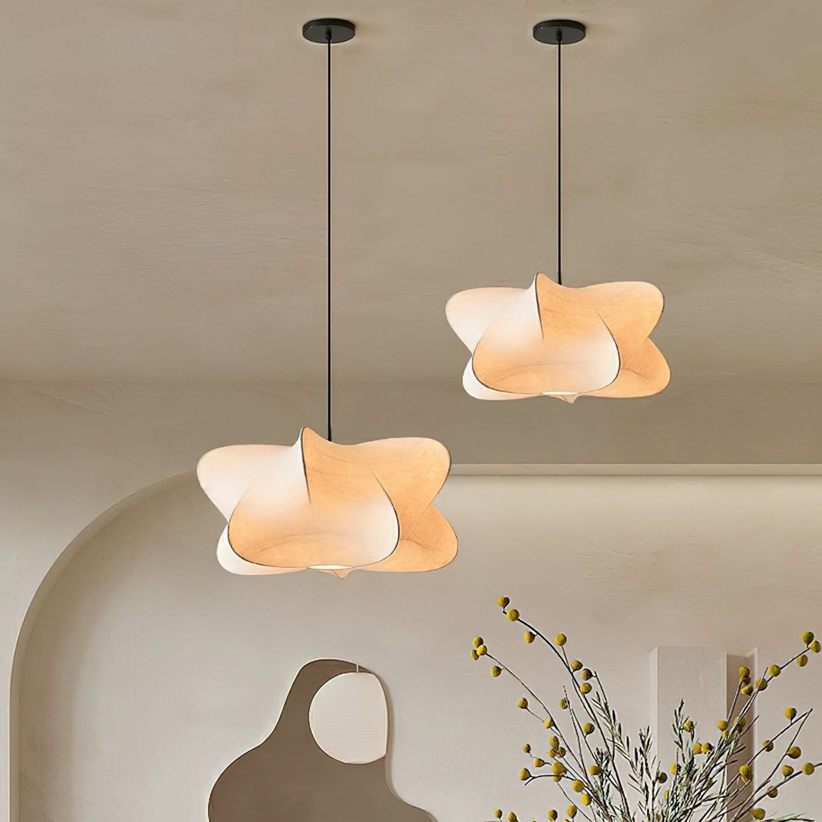 Suspension cocon en soie Pino – Luminaire organique en soie de mûrier et métal