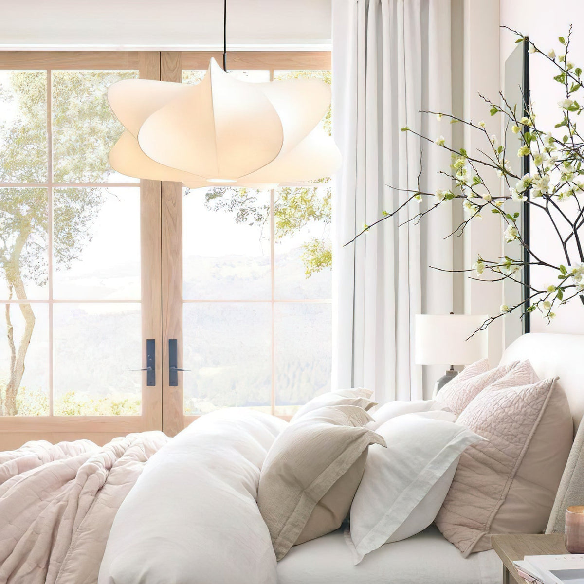 Suspension cocon en soie Pino – Luminaire organique en soie de mûrier et métal