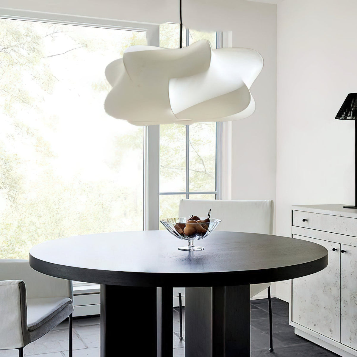 Suspension cocon en soie Pino – Luminaire organique en soie de mûrier et métal