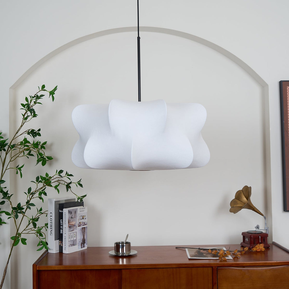 Suspension cocon en soie Pino – Luminaire organique en soie de mûrier et métal