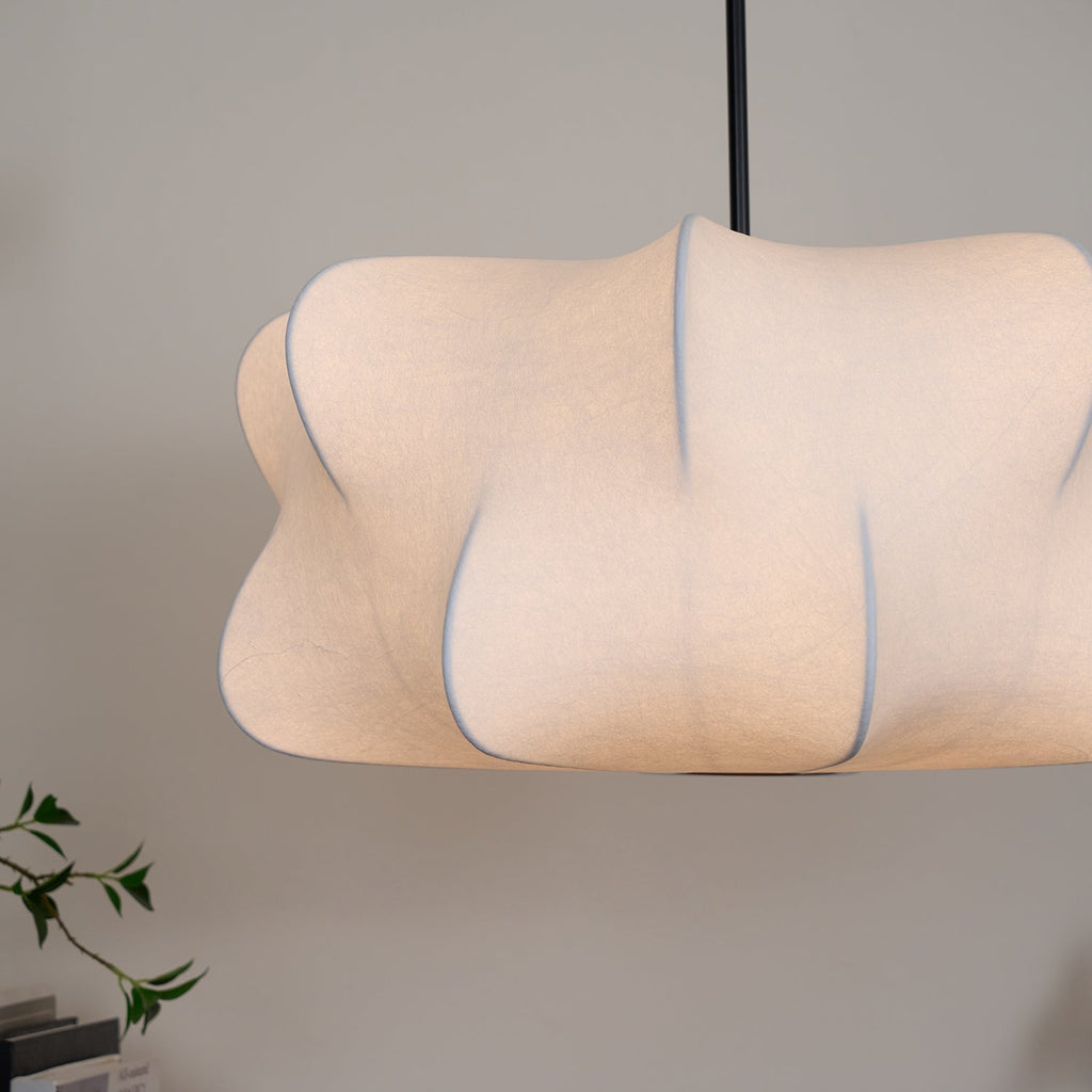 Suspension cocon en soie Pino – Luminaire organique en soie de mûrier et métal