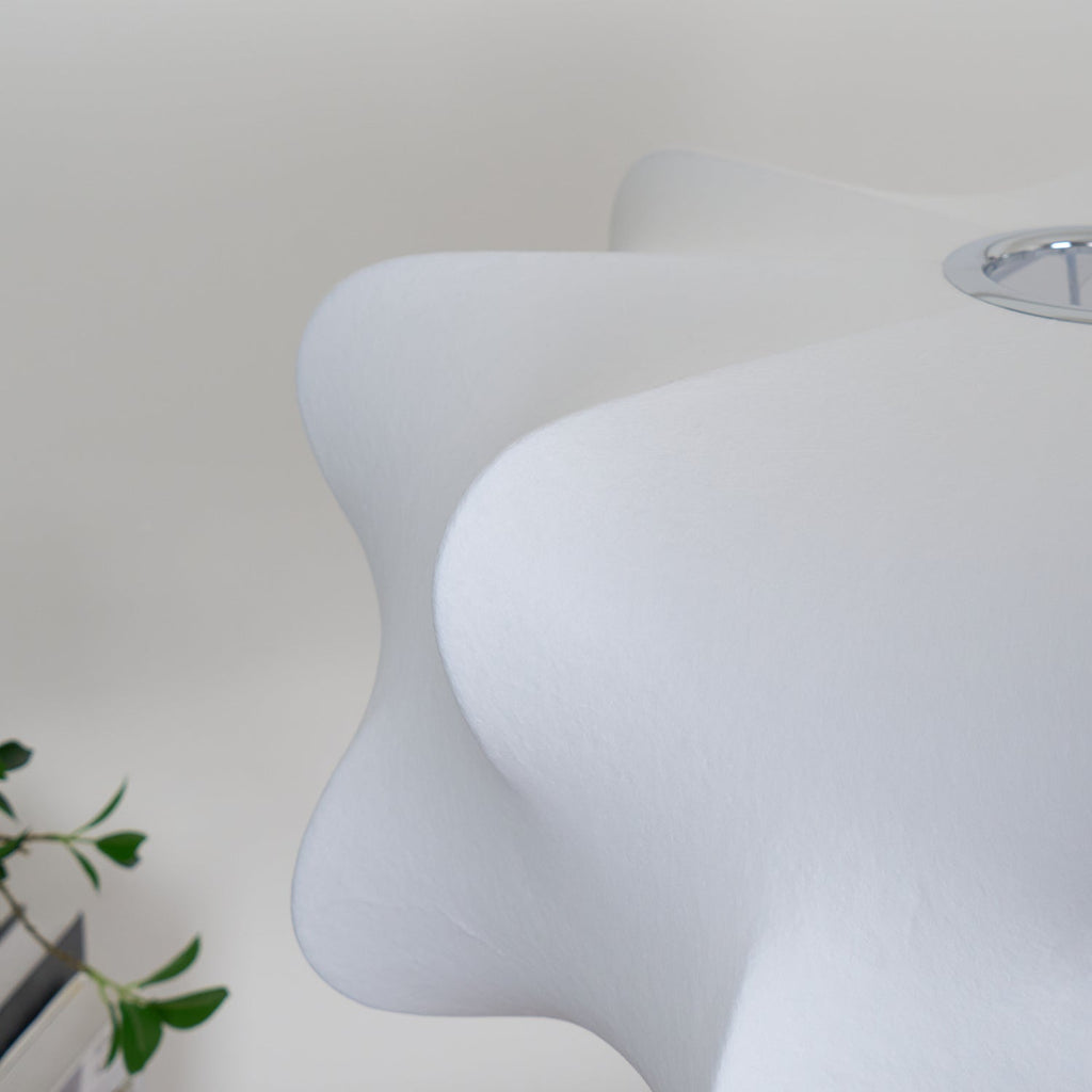 Suspension cocon en soie Pino – Luminaire organique en soie de mûrier et métal