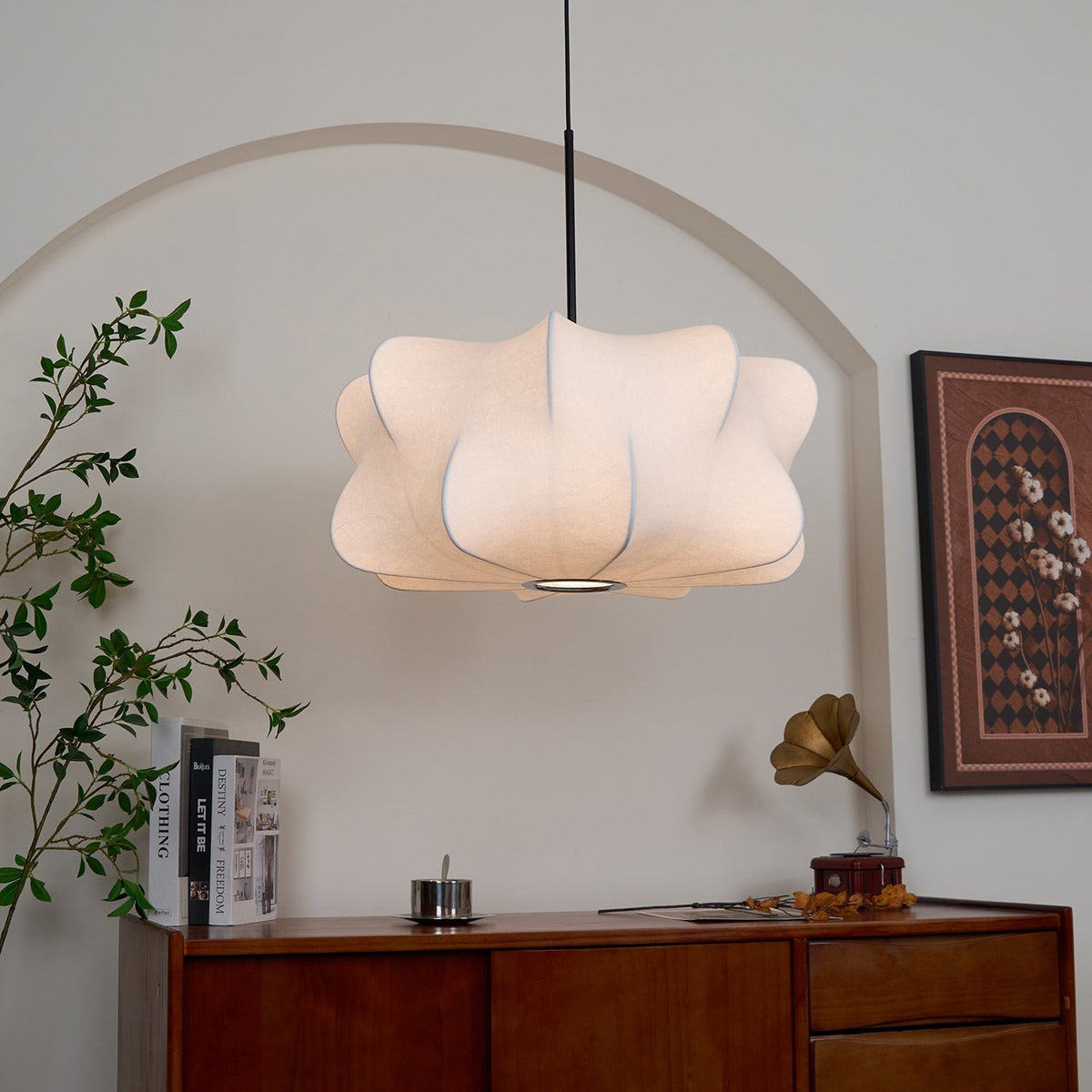 Suspension cocon en soie Pino – Luminaire organique en soie de mûrier et métal
