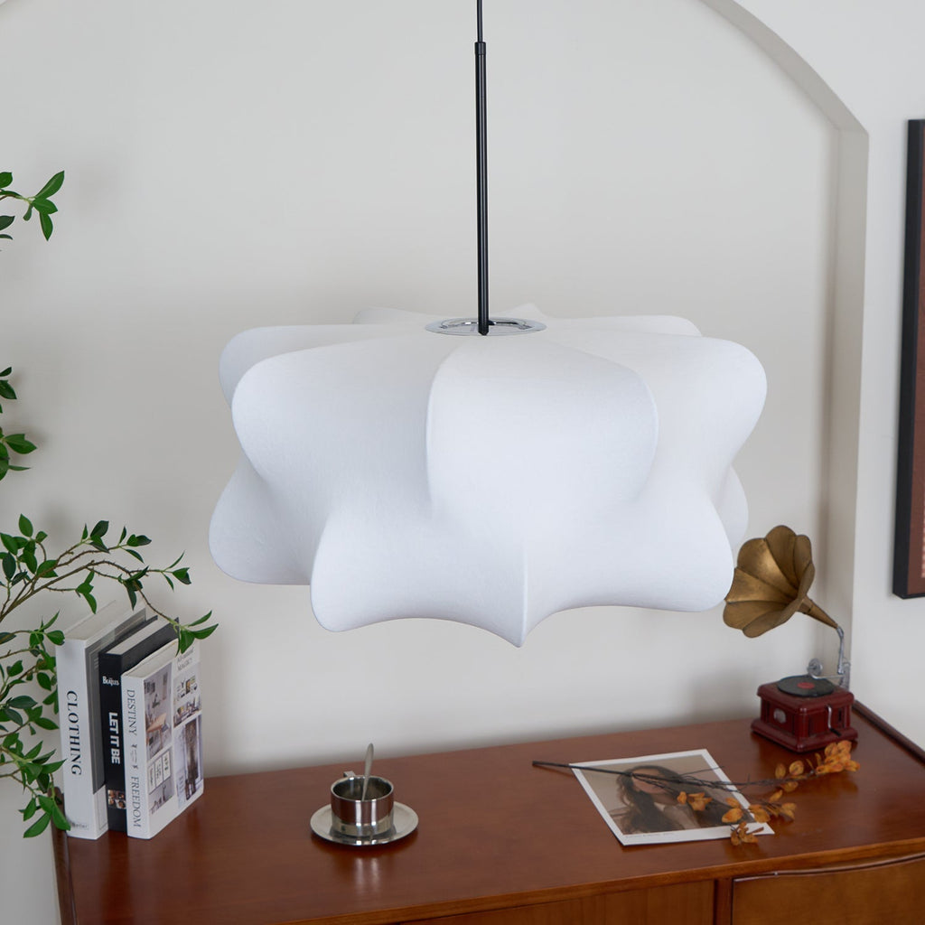 Suspension cocon en soie Pino – Luminaire organique en soie de mûrier et métal