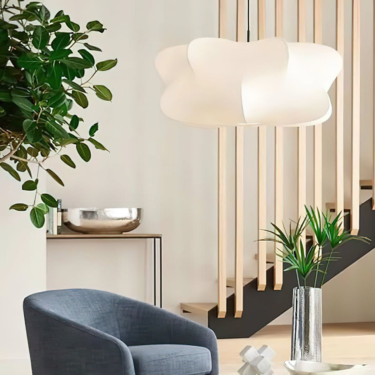 Suspension cocon en soie Pino – Luminaire organique en soie de mûrier et métal