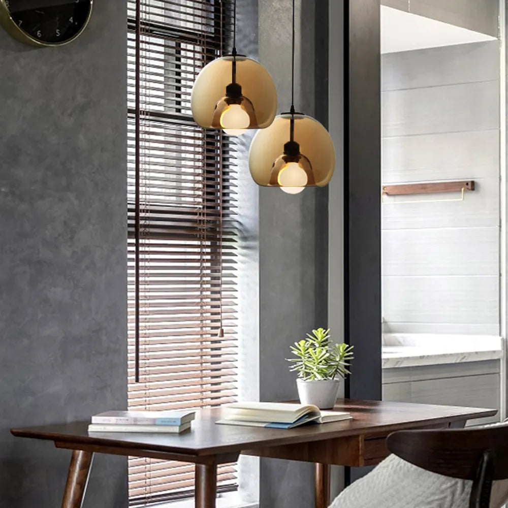 Suspension globe en verre June – Ambre, transparent ou gris fumé