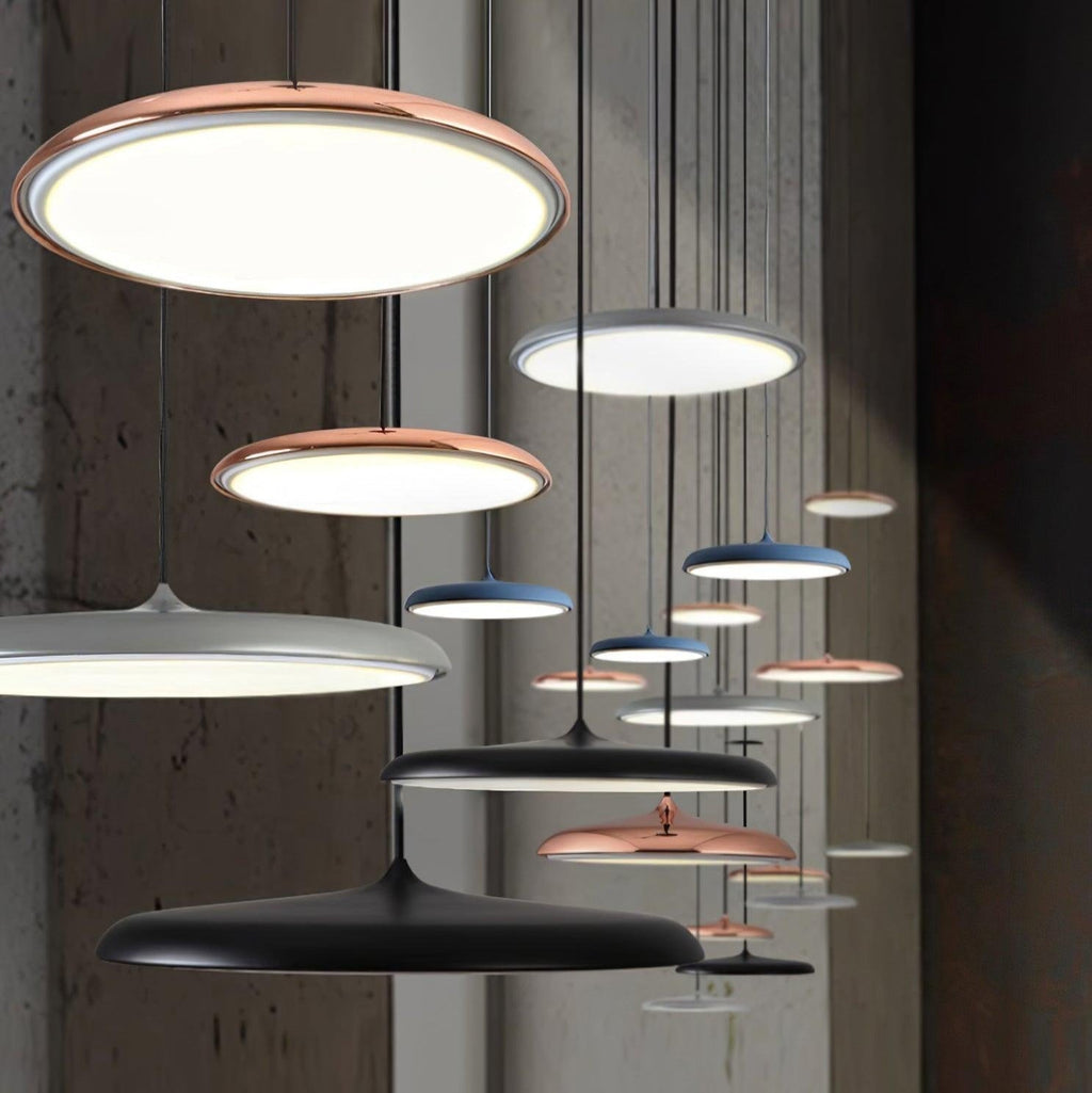 Suspension LED colorée Orik – Dôme macaron en acrylique et métal, 8 coloris