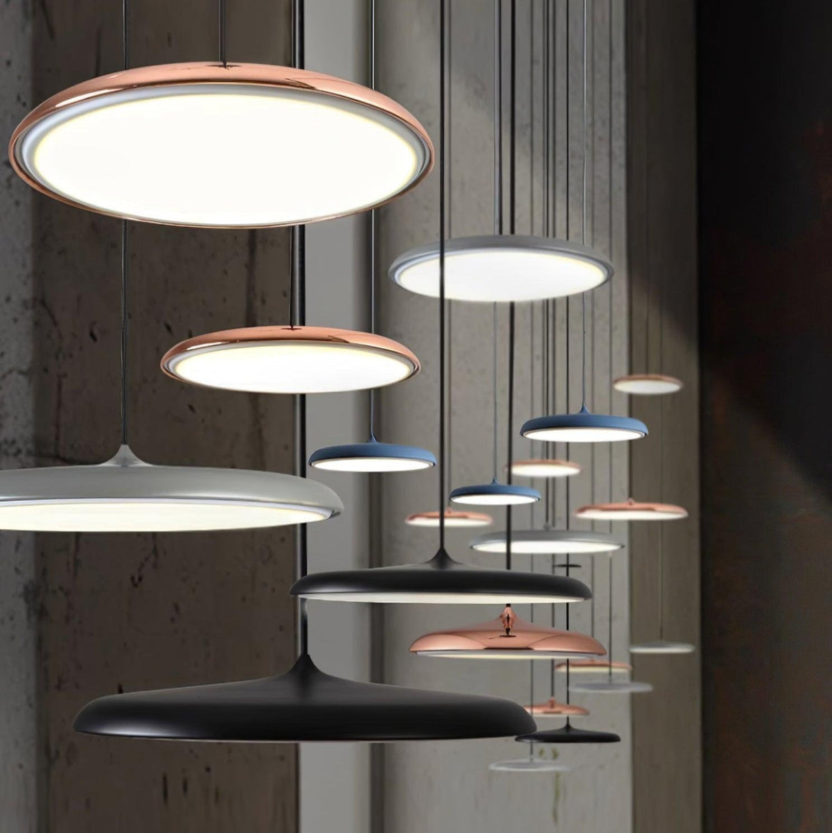 Suspension LED colorée Orik – Dôme macaron en acrylique et métal, 8 coloris