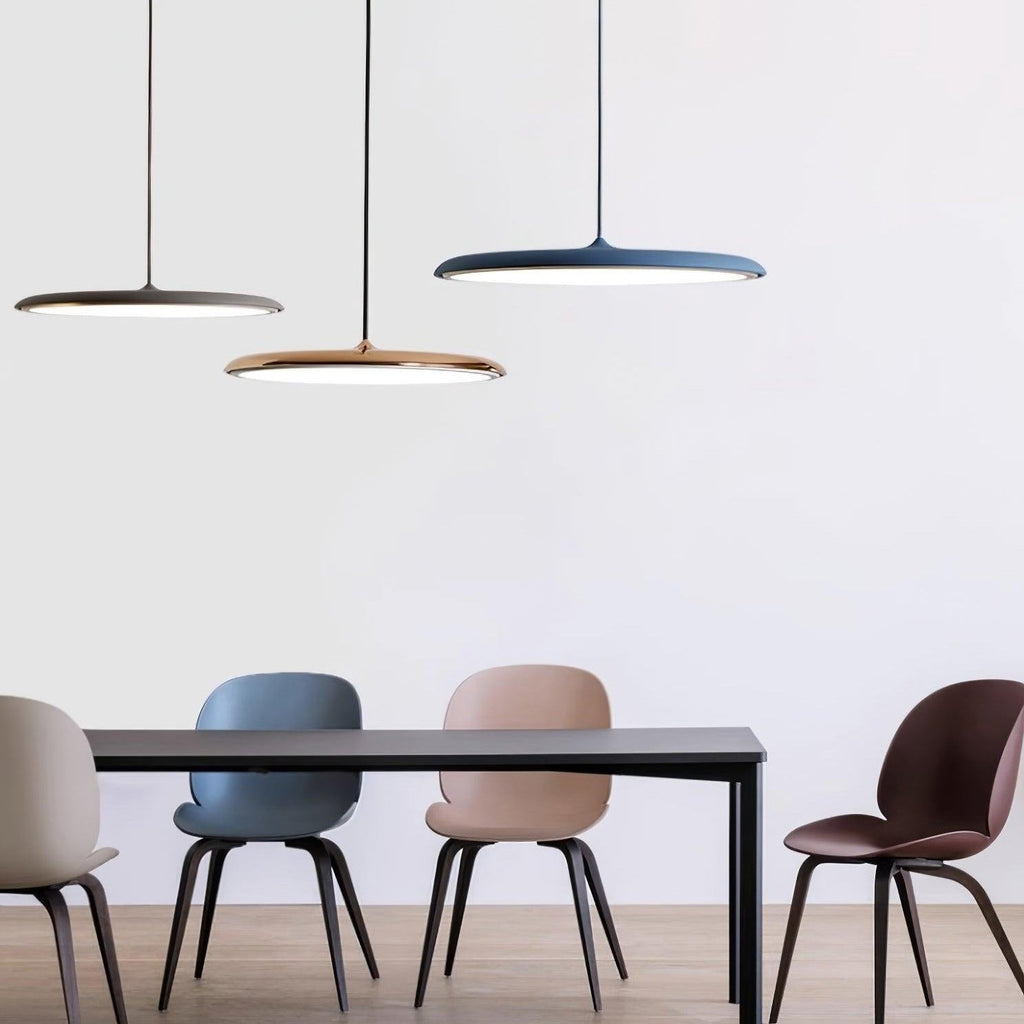 Suspension LED colorée Orik – Dôme macaron en acrylique et métal, 8 coloris