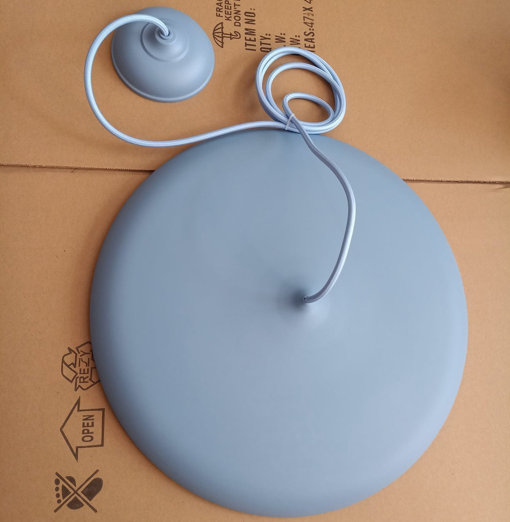 Suspension LED colorée Orik – Dôme macaron en acrylique et métal, 8 coloris