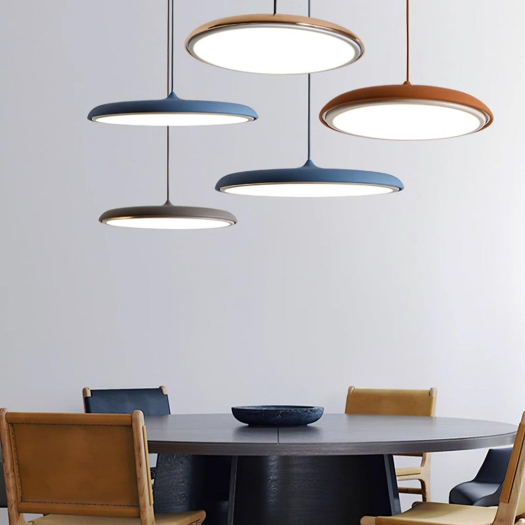 Suspension LED colorée Orik – Dôme macaron en acrylique et métal, 8 coloris