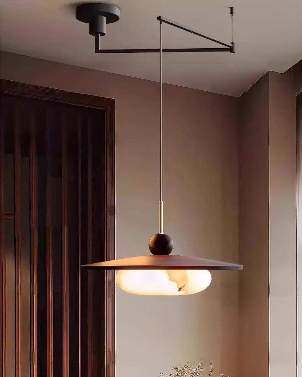 Suspension LED réglable Avione – Abat-jour effet albâtre et finition noyer