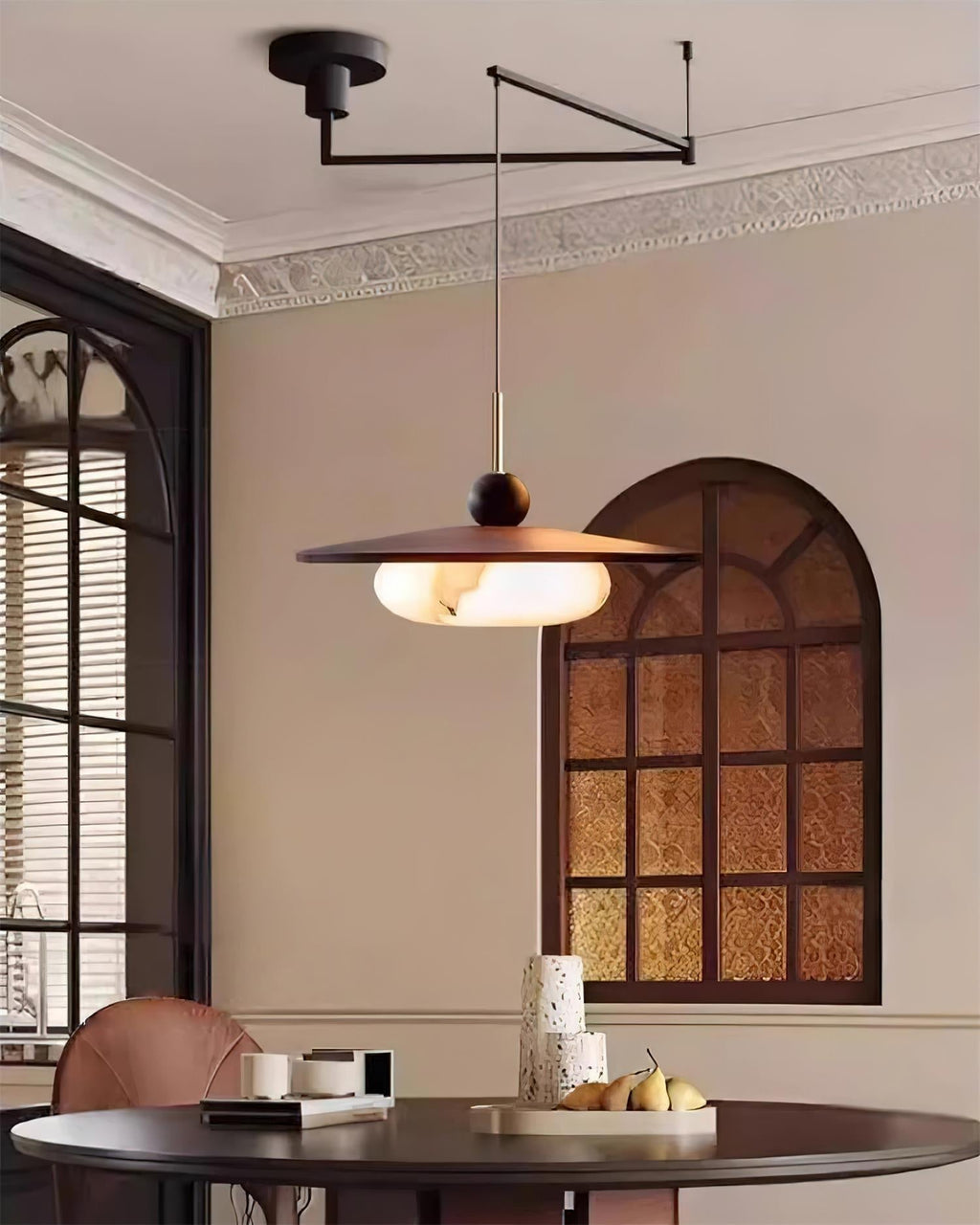 Suspension LED réglable Avione – Abat-jour effet albâtre et finition noyer
