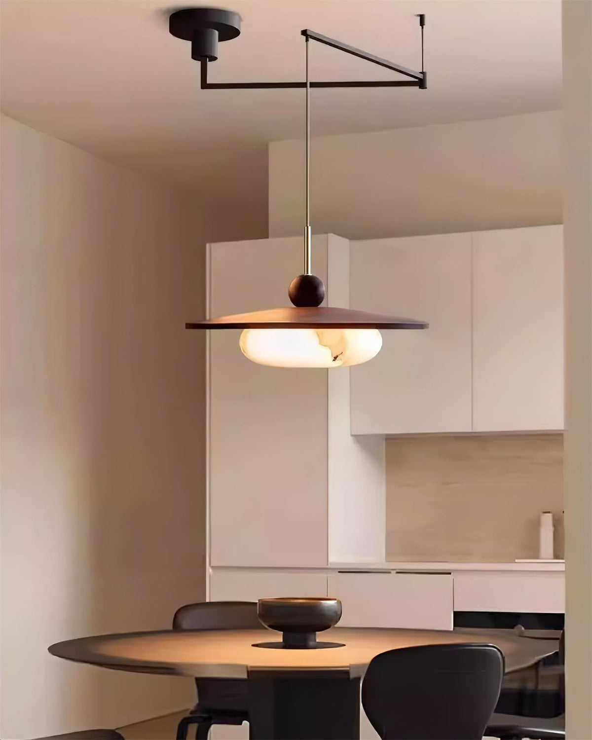 Suspension LED réglable Avione – Abat-jour effet albâtre et finition noyer