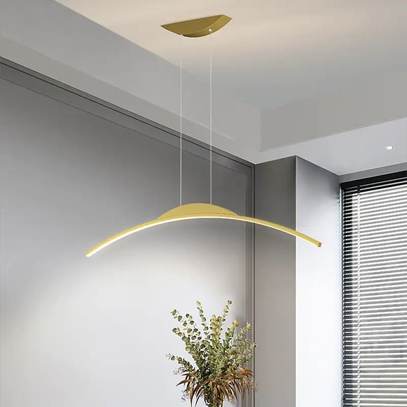 Suspension LED linéaire à télécommande Floa – Arc en métal noir ou doré