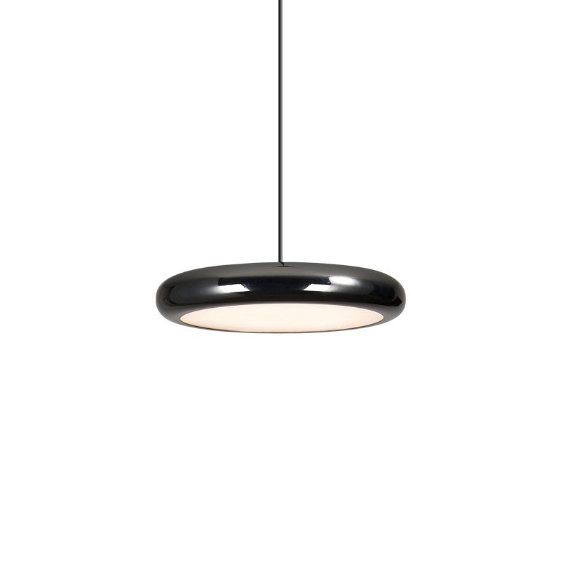 Suspension colorée en métal Aria – Abat-jour acrylique rouge, noir ou argent