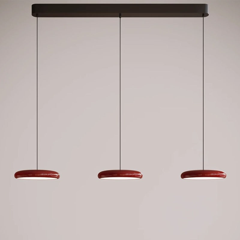 Suspension colorée en métal Aria – Abat-jour acrylique rouge, noir ou argent