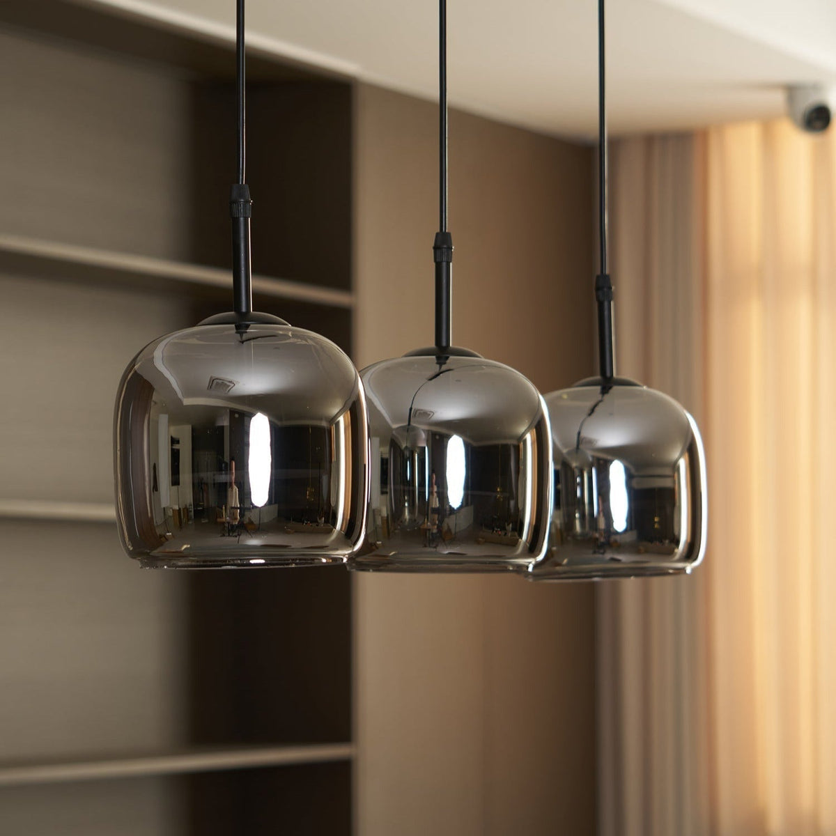 Suspension minimaliste en verre fumé June – Simple ou 3 têtes, version variable