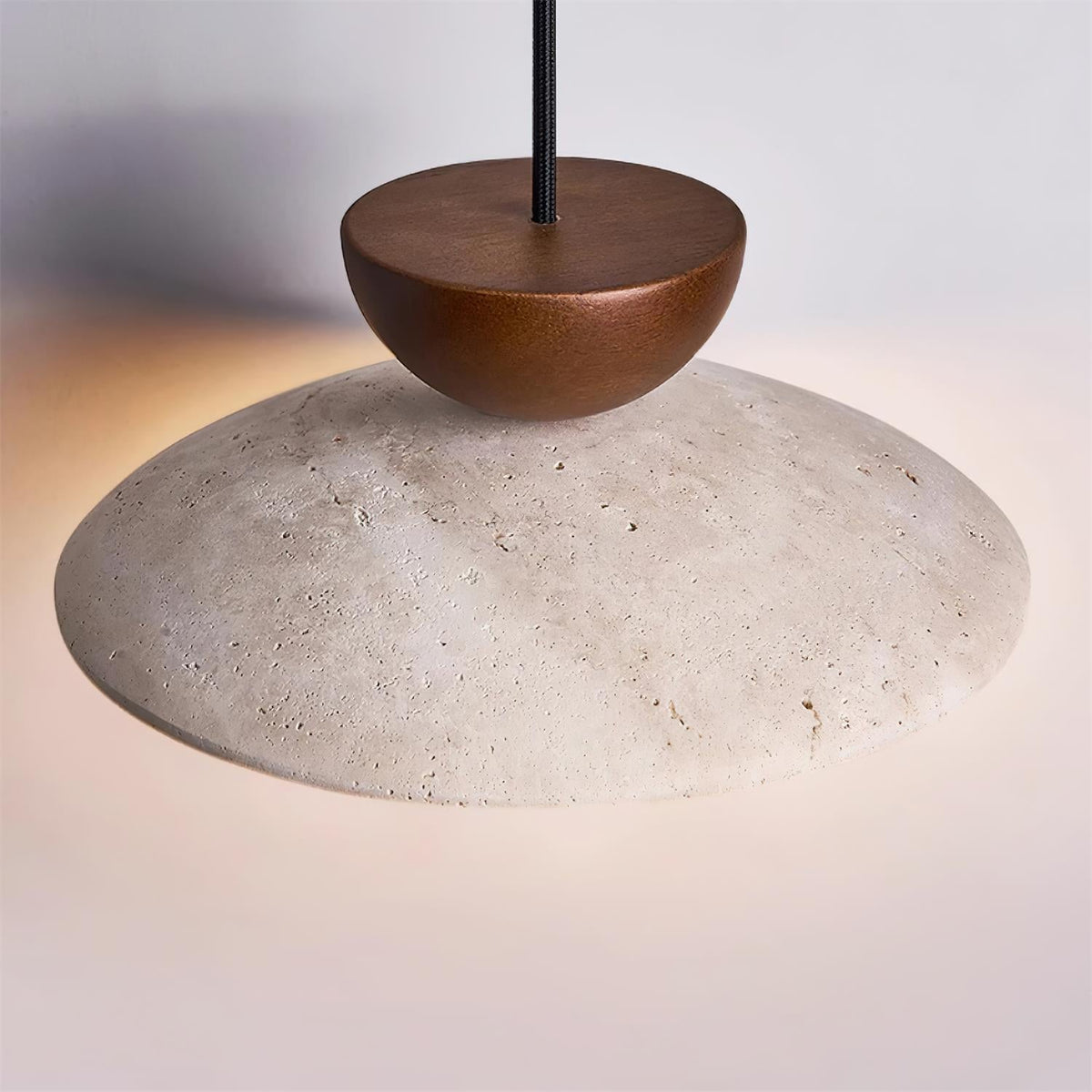 Suspension en travertin Cleo – Luminaire naturel à abat-jour en pierre et bois