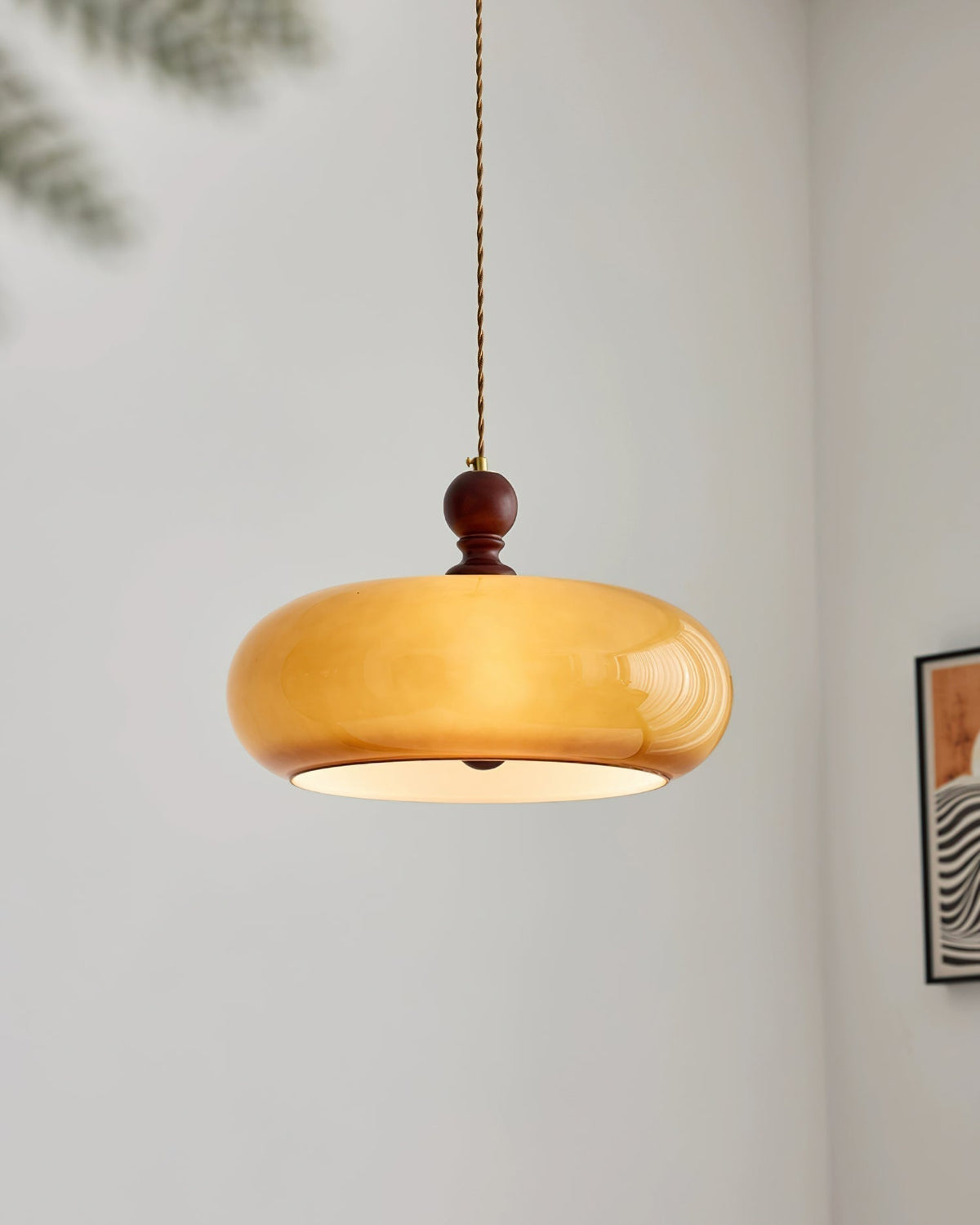 Suspension en verre ambré Eldom – Abat-jour brun et finition noyer, style rétro