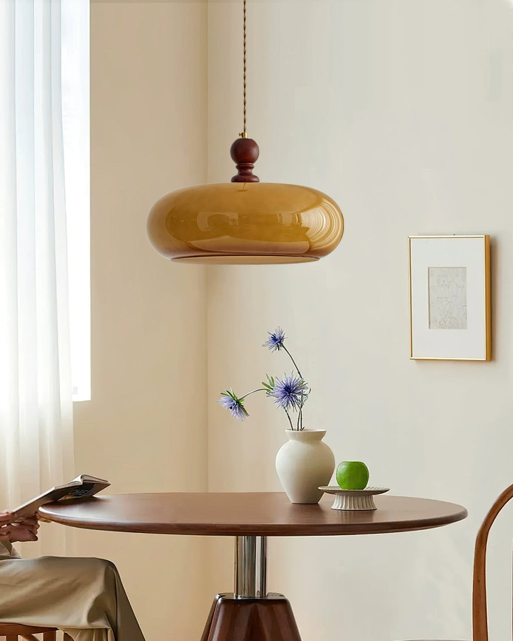 Suspension en verre ambré Eldom – Abat-jour brun et finition noyer, style rétro