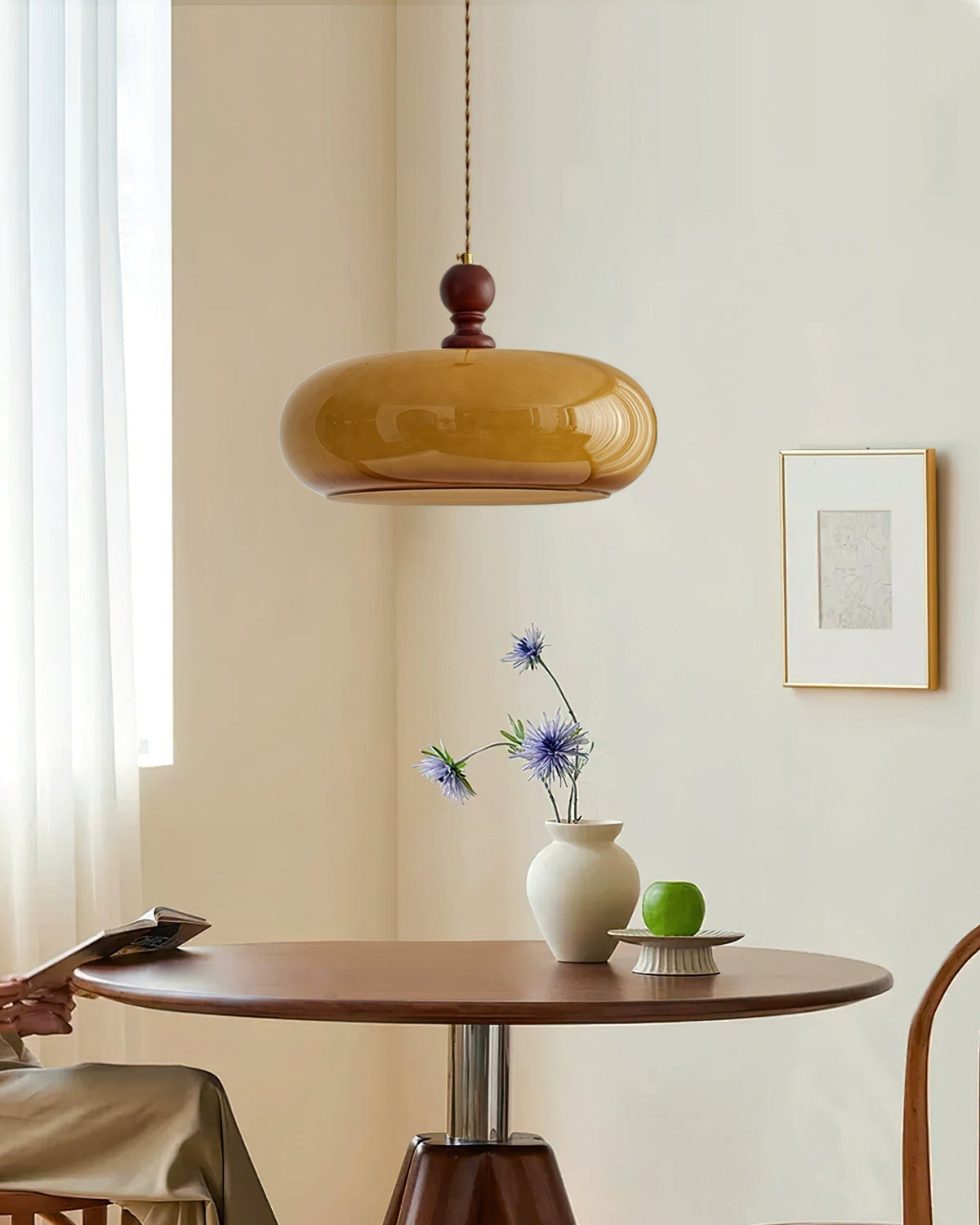 Suspension en verre ambré Eldom – Abat-jour brun et finition noyer, style rétro